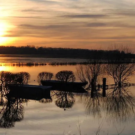 Les Marais De La Douve Hébergement de vacances *